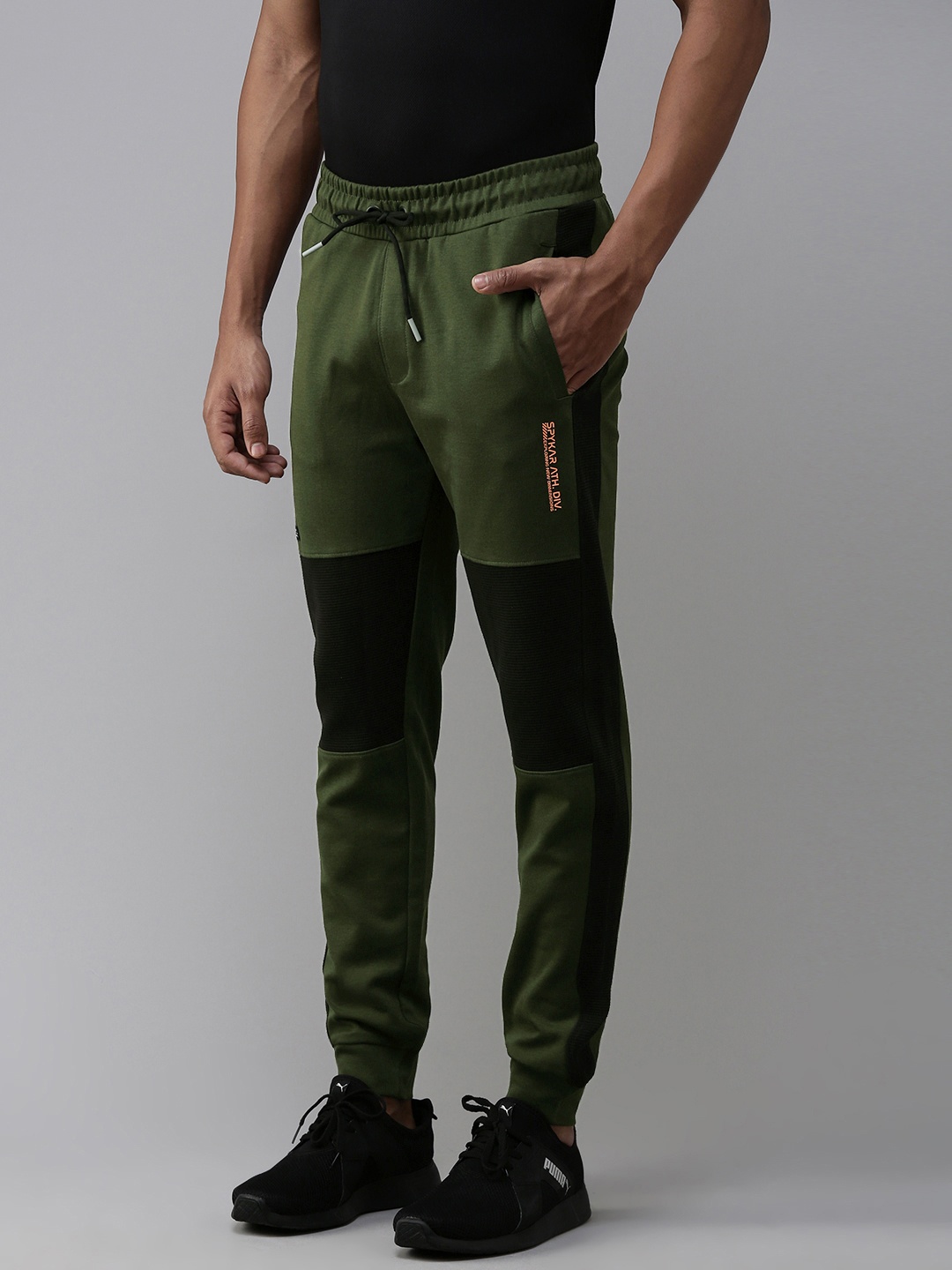 

SPYKAR Men Colourblocked Slim Fit Mid-Rise Regular Joggers, Olive