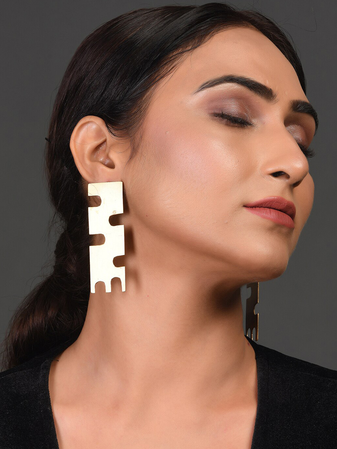 

DressBerry Gold-Plated Geometric Drop Earrings