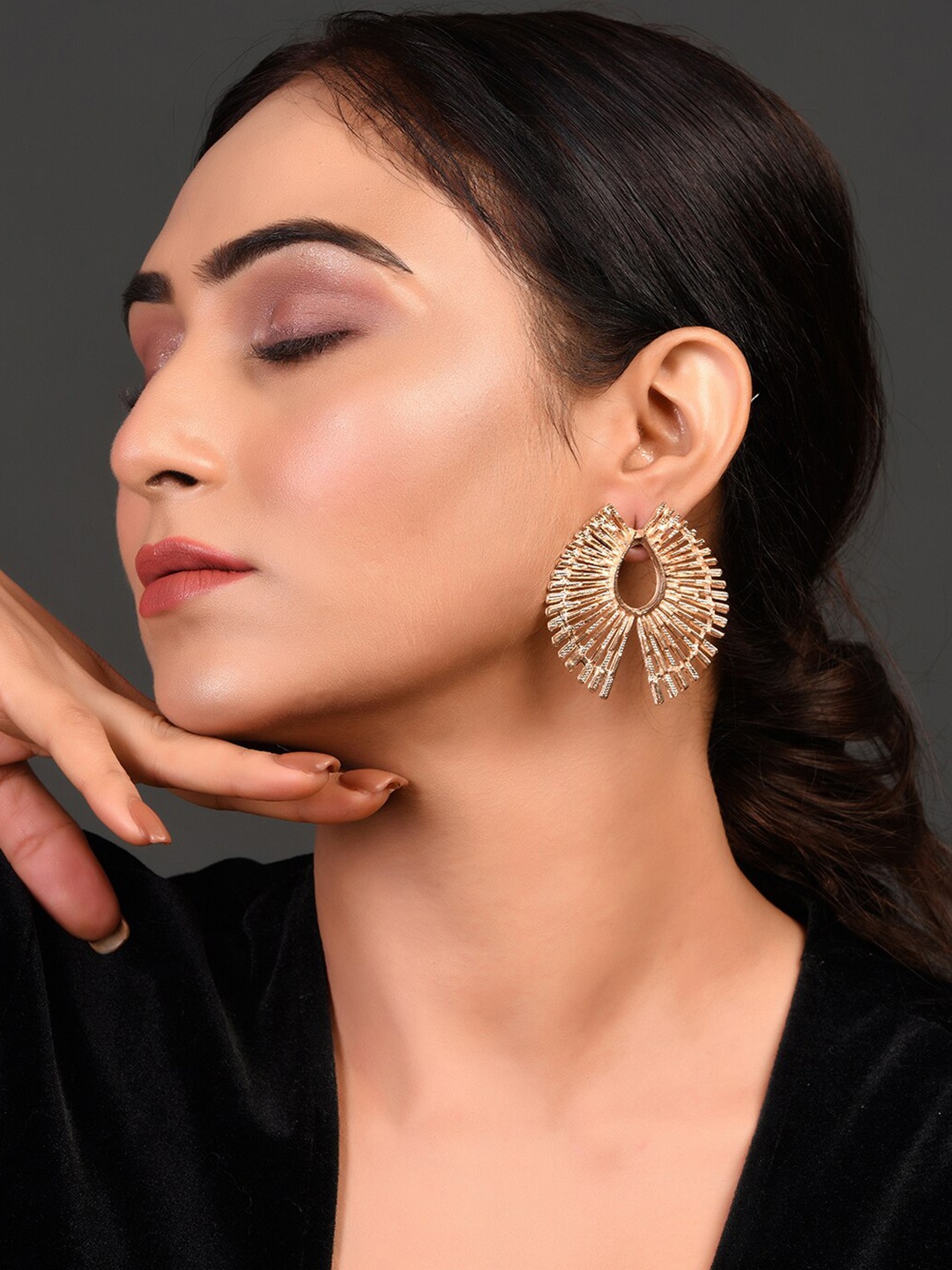 

DressBerry Rose Gold Geometric Rose Gold-Plated Studs Earrings
