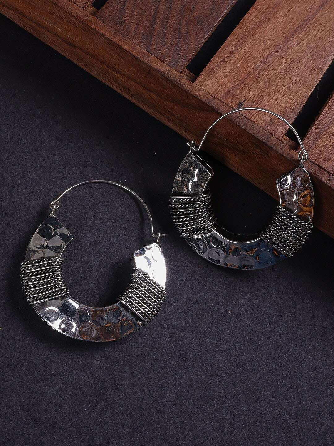 

DressBerry Women Silver-Plated Contemporary Hoop Earrings