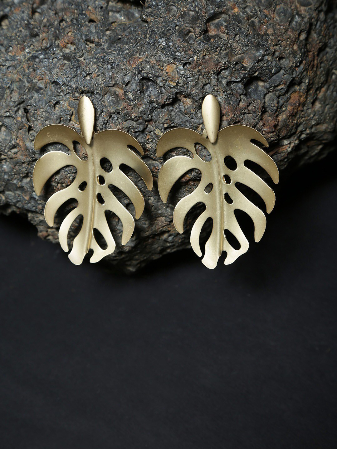 

DressBerry Women Gold-Plated Leaf Shaped Studs Earrings