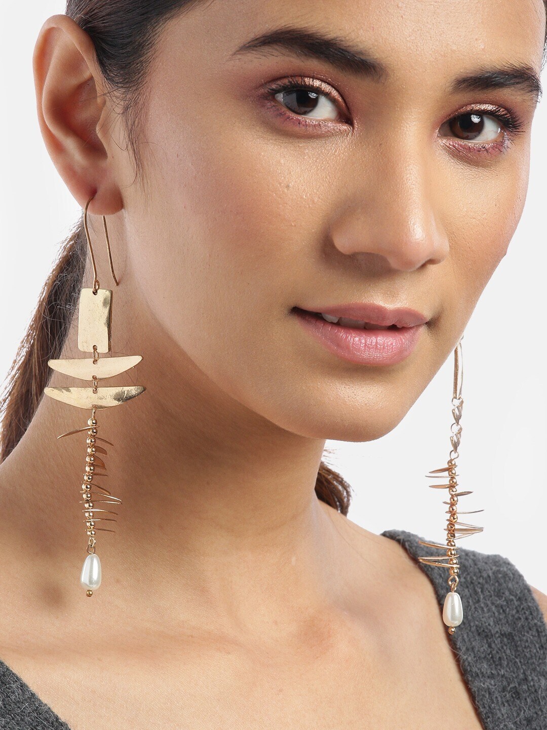 

DressBerry Rose Gold & White Contemporary Drop Earrings