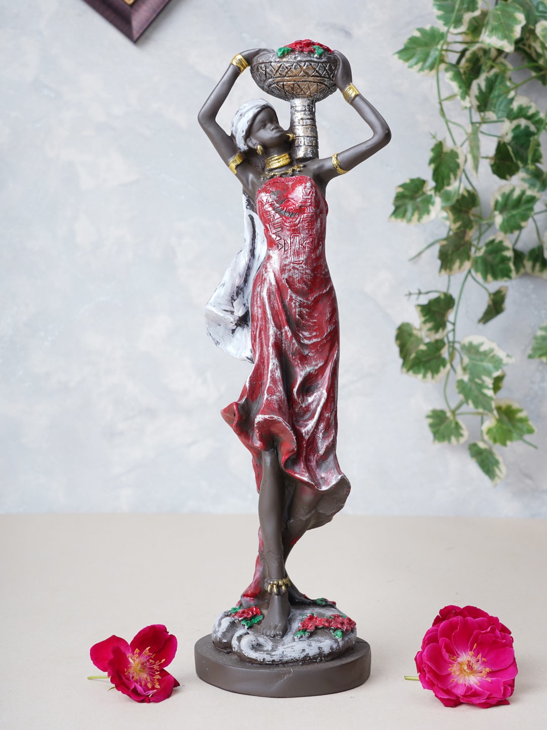 

FASHIYANOO Red Village Lady Showpieces
