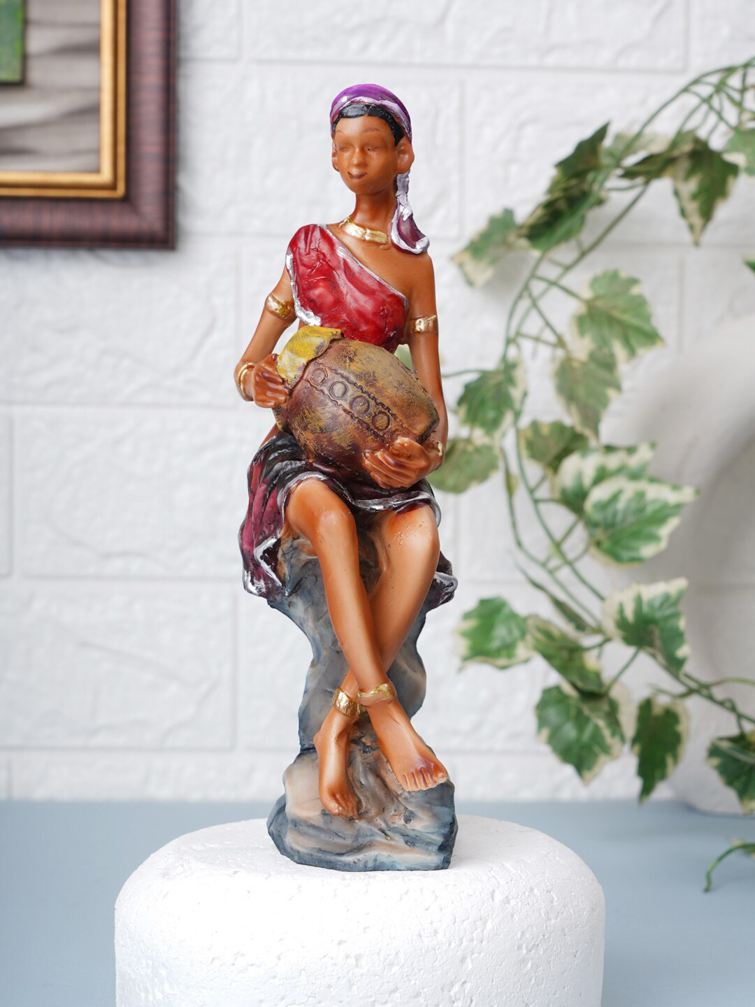 

FASHIYANOO Red Village Lady Showpieces, Multi