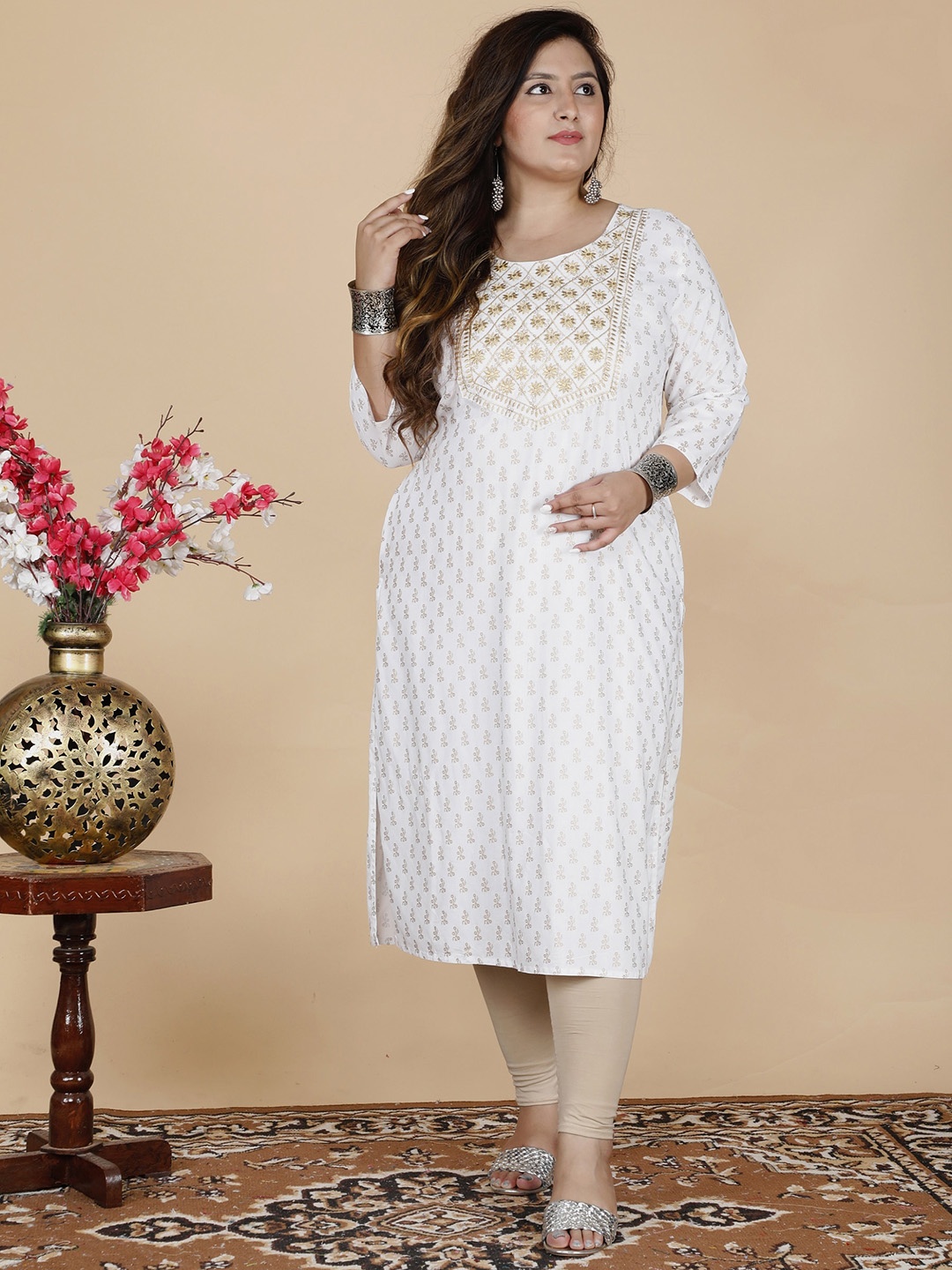 

PNEHA Women White Floral Printed Floral Kurta