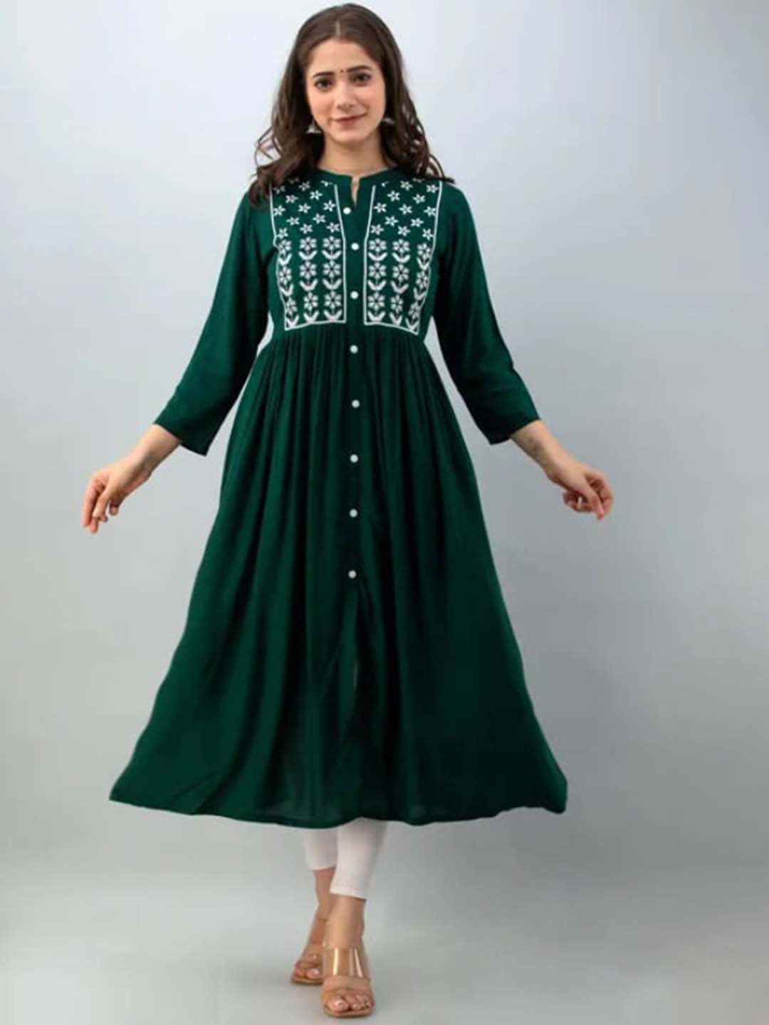 

PNEHA Women Green & Off White Floral Yoke Design Thread Work Floral Anarkali Kurta