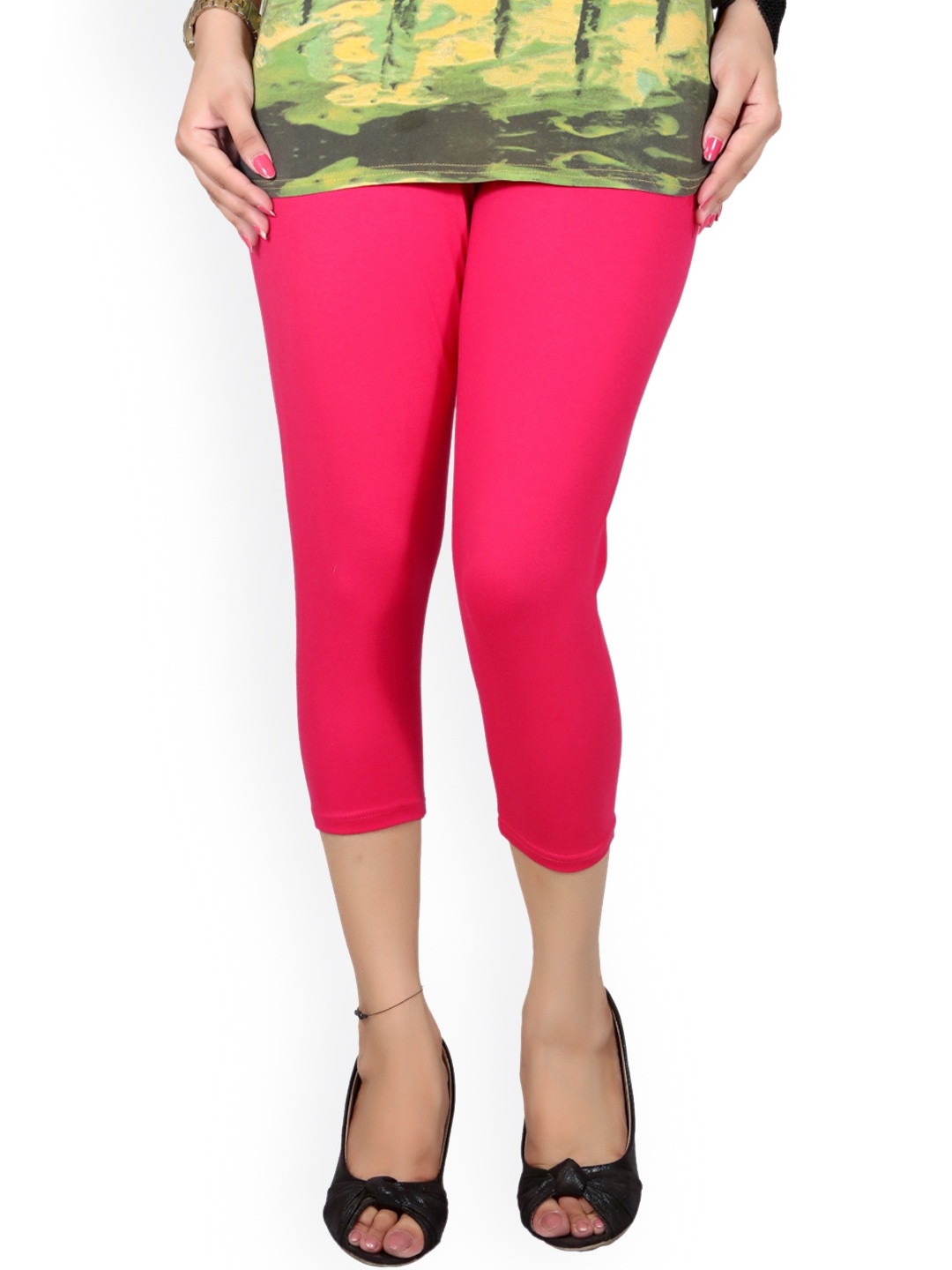 

Q-rious Women Pink Solid Slim Fit Cotton Capris