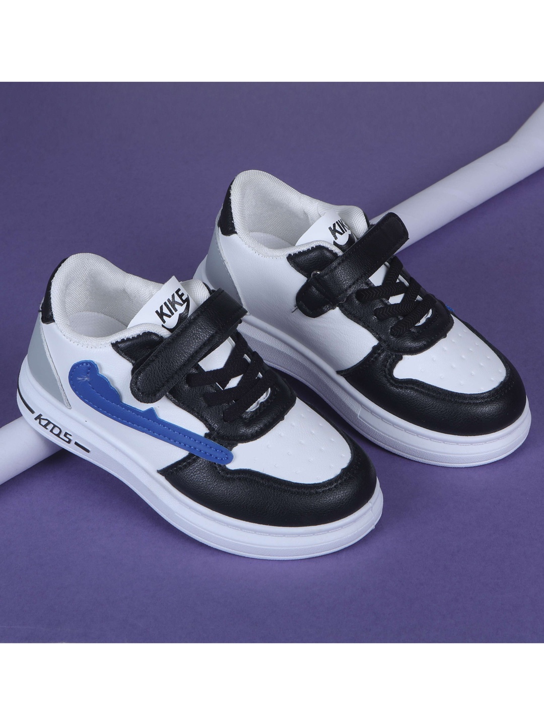 

FEETWELL SHOES Unisex Kids Black Printed Sneakers