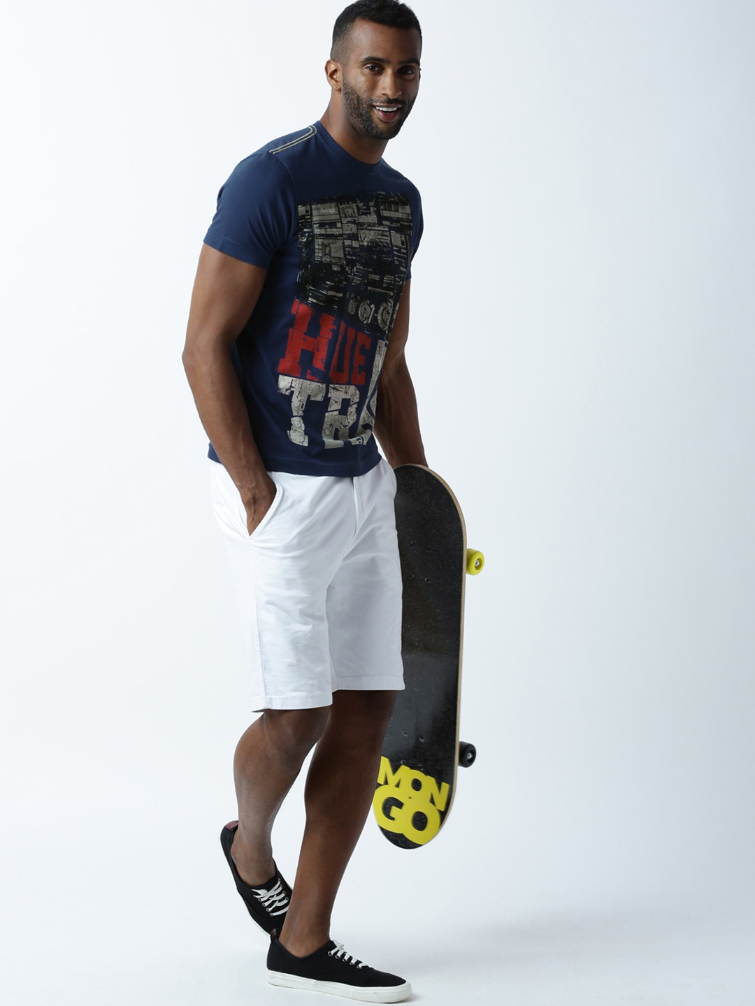 

Huetrap Men Navy Printed Round Neck T-shirt, Navy blue