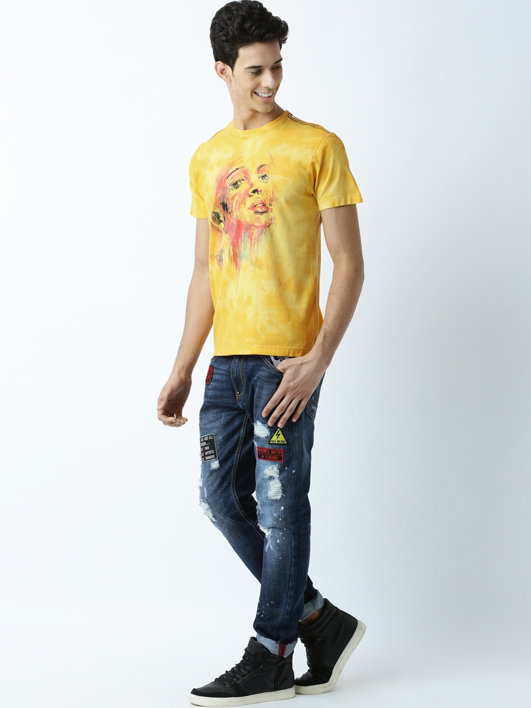 

Huetrap Men Yellow Printed Round Neck T-shirt