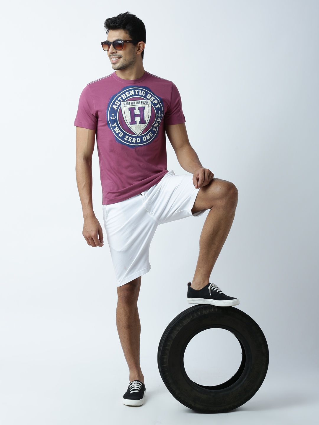 

Huetrap Men Mauve Printed Round Neck T-shirt