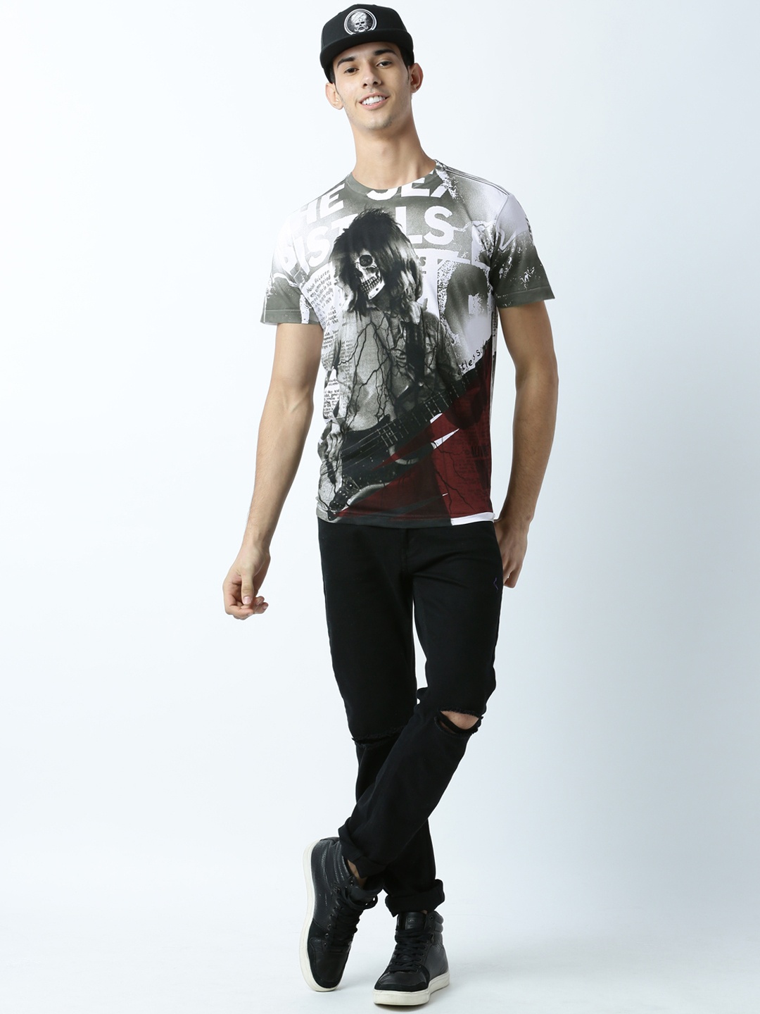 

Huetrap Men Grey & White Printed Round Neck T-shirt