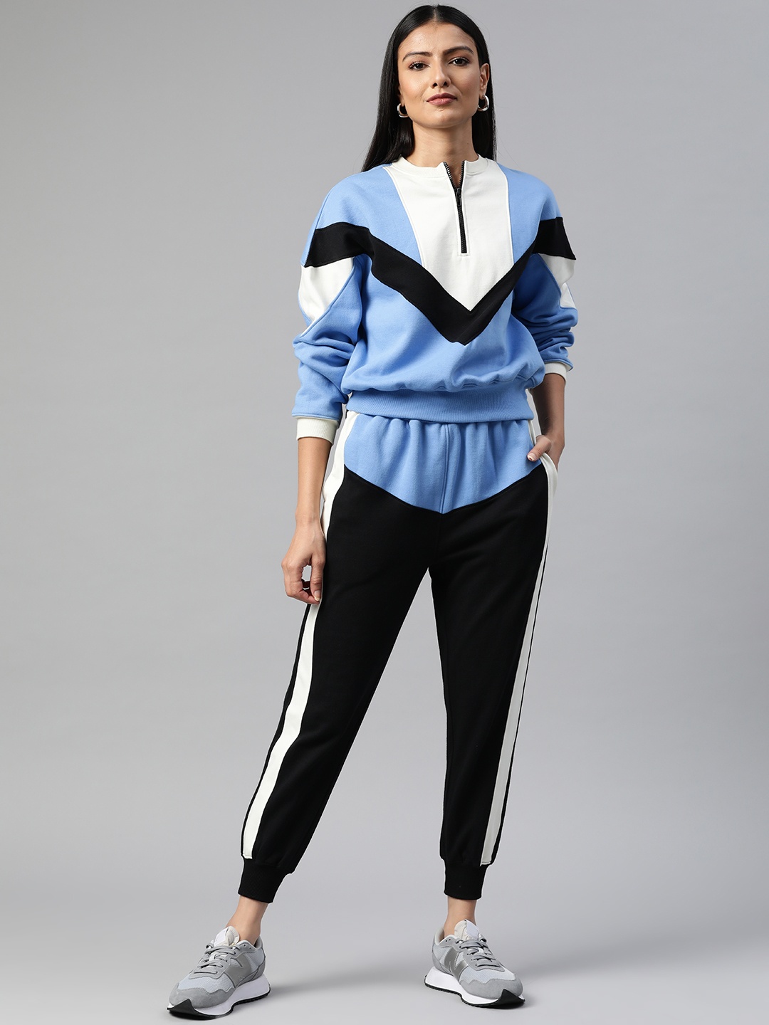

Laabha Women Blue & Black Colourblocked Tracksuit