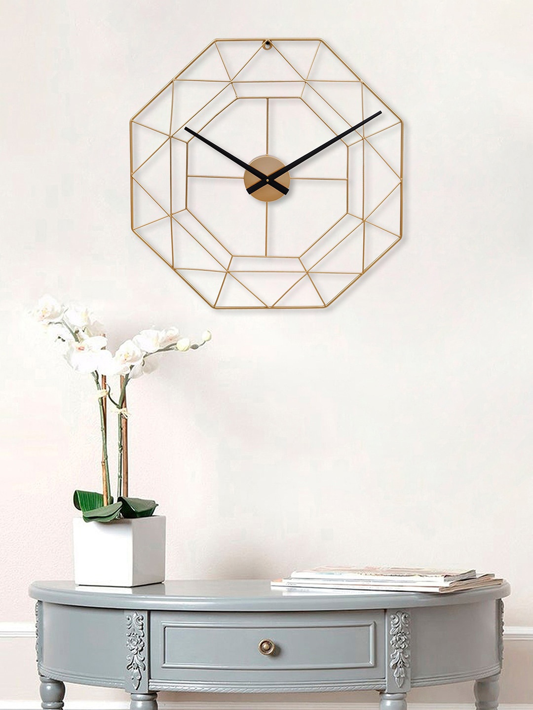 

eCraftIndia Gold-Toned & Black Geometric Contemporary Wall Clock