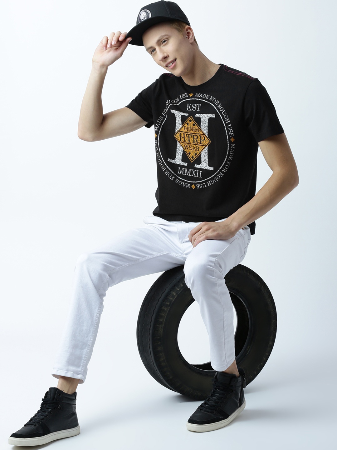 

Huetrap Men Black Printed Round Neck T-shirt