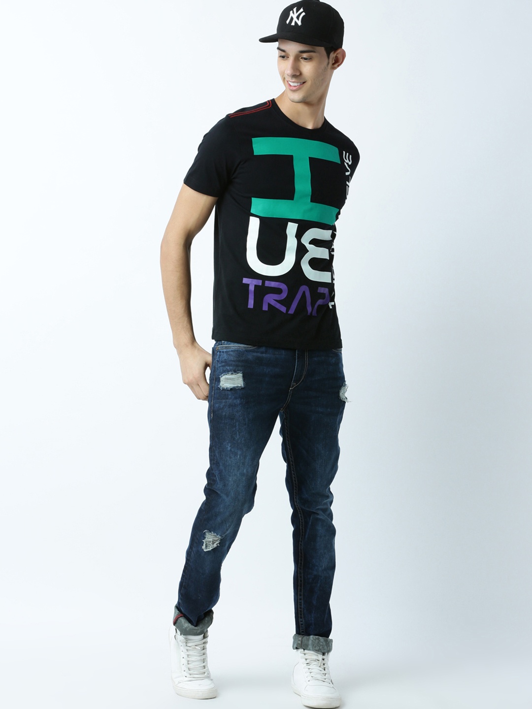 

Huetrap Men Black Printed Round Neck T-shirt