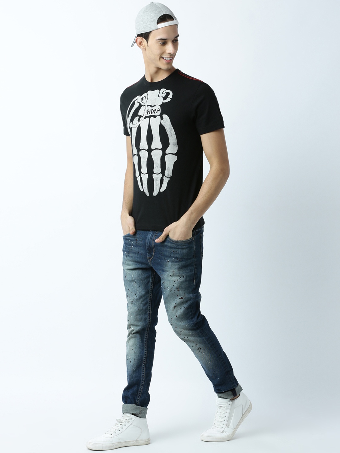 

Huetrap Men Black Printed Round Neck T-shirt