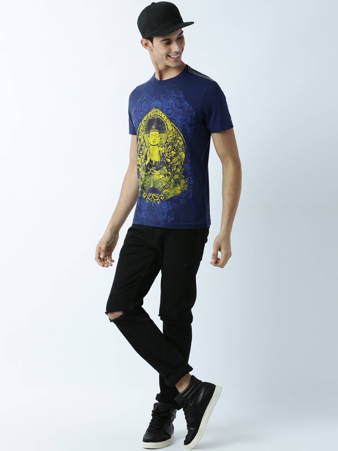

Huetrap Men Navy Printed Round Neck T-shirt, Navy blue