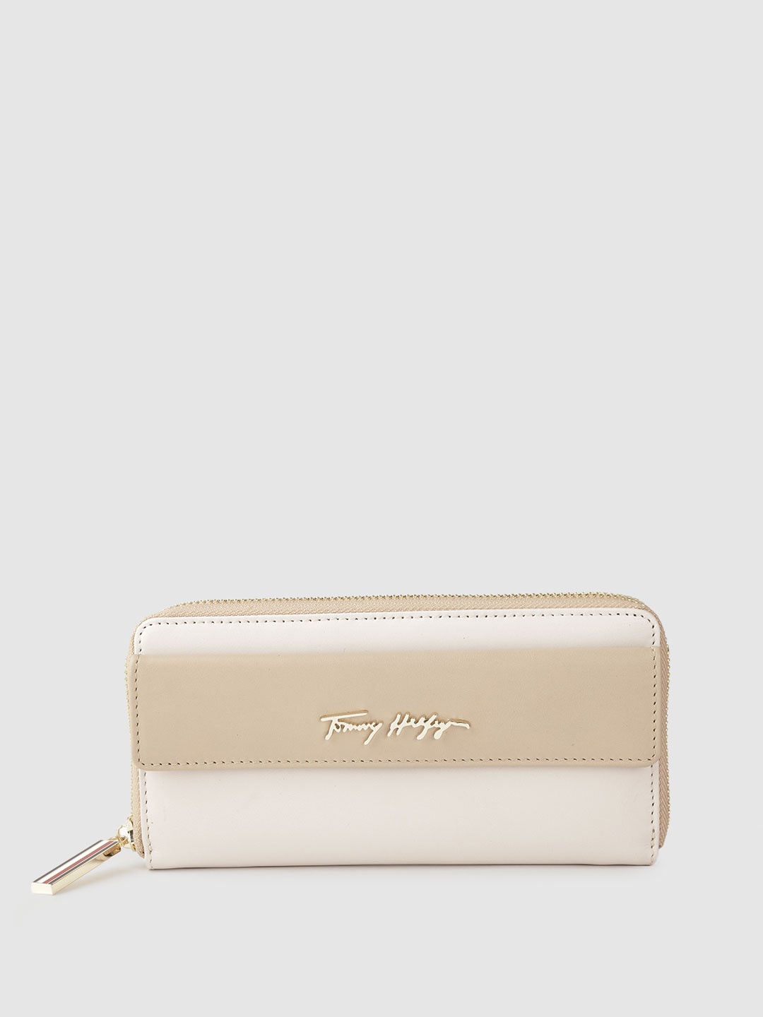

Tommy Hilfiger Women Beige Leather Zip Around Wallet