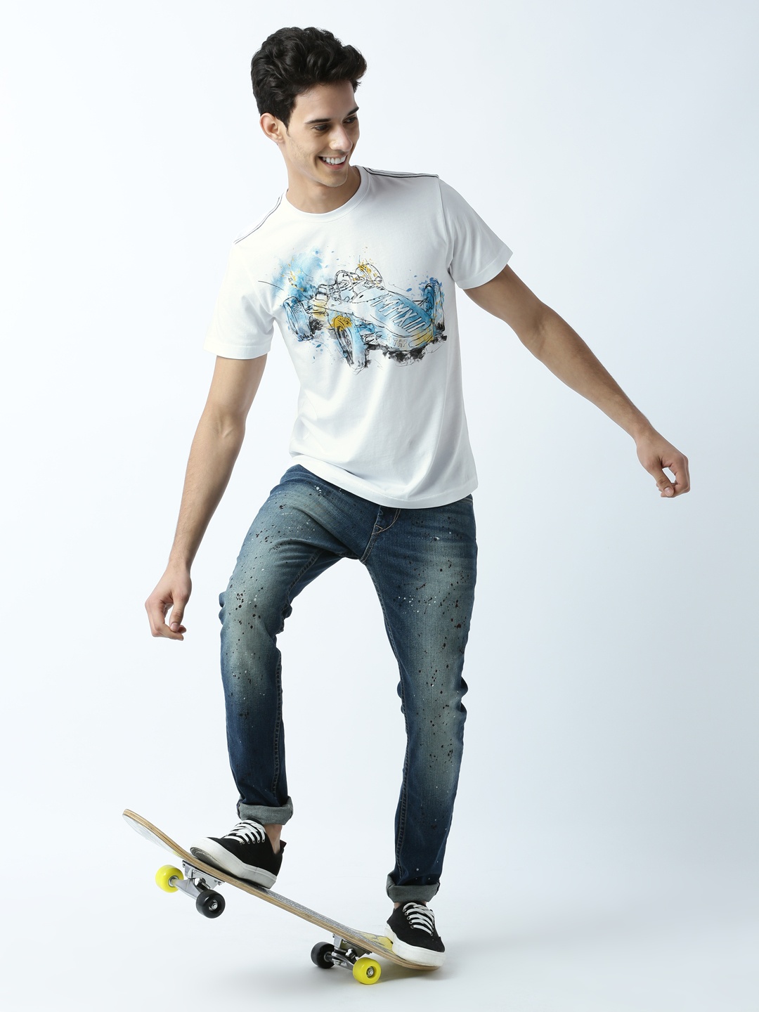 

Huetrap Men White Printed Round Neck T-shirt