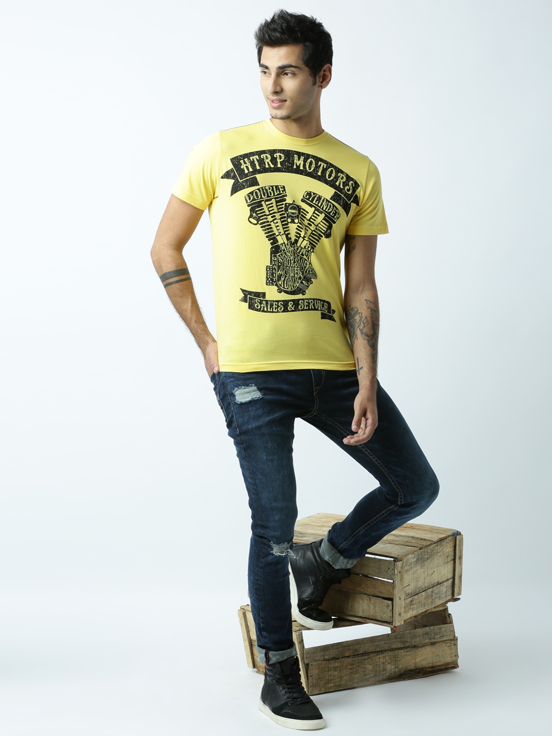 

Huetrap Men Yellow Printed Round Neck T-shirt