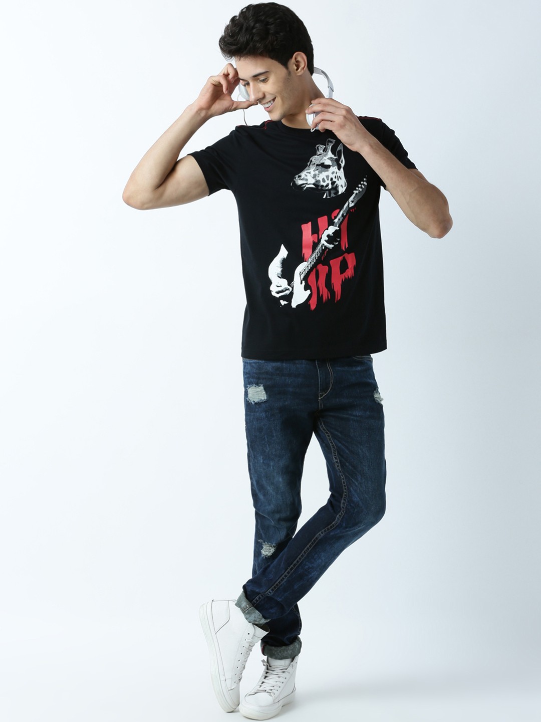 

Huetrap Men Black Printed Round Neck T-shirt