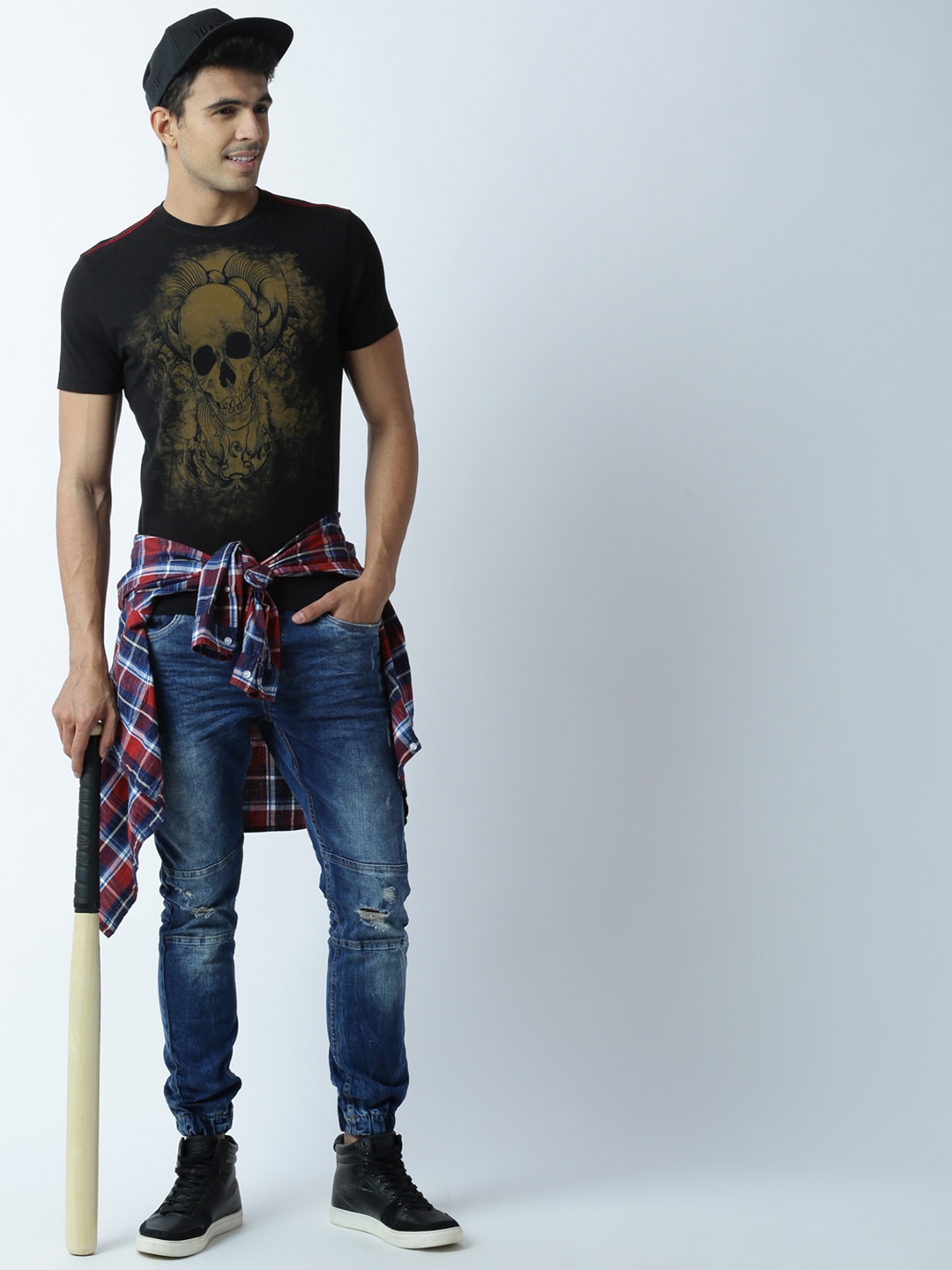 

Huetrap Men Black Printed Round Neck T-shirt