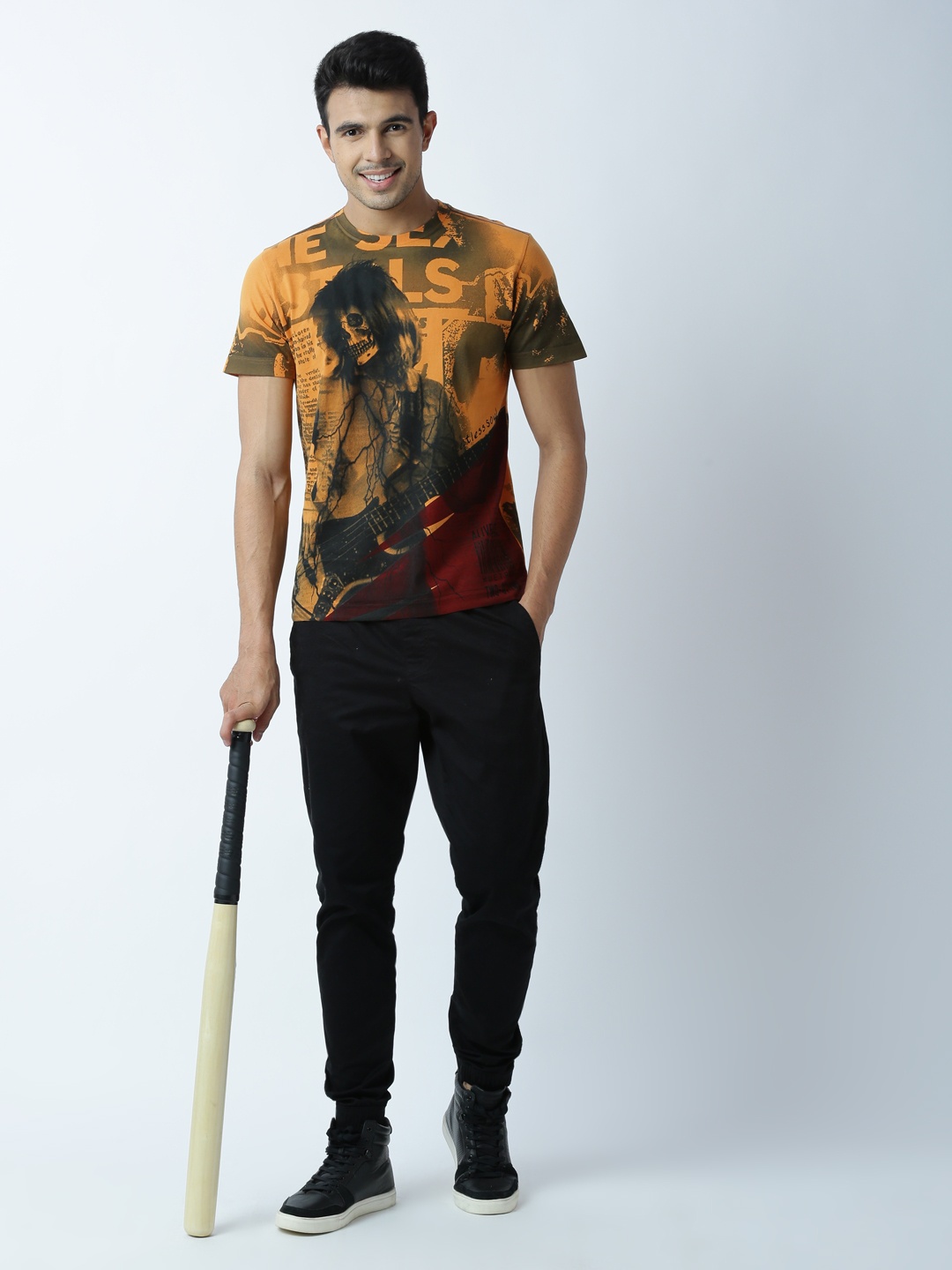 

Huetrap Men Orange & Grey Printed Round Neck T-shirt