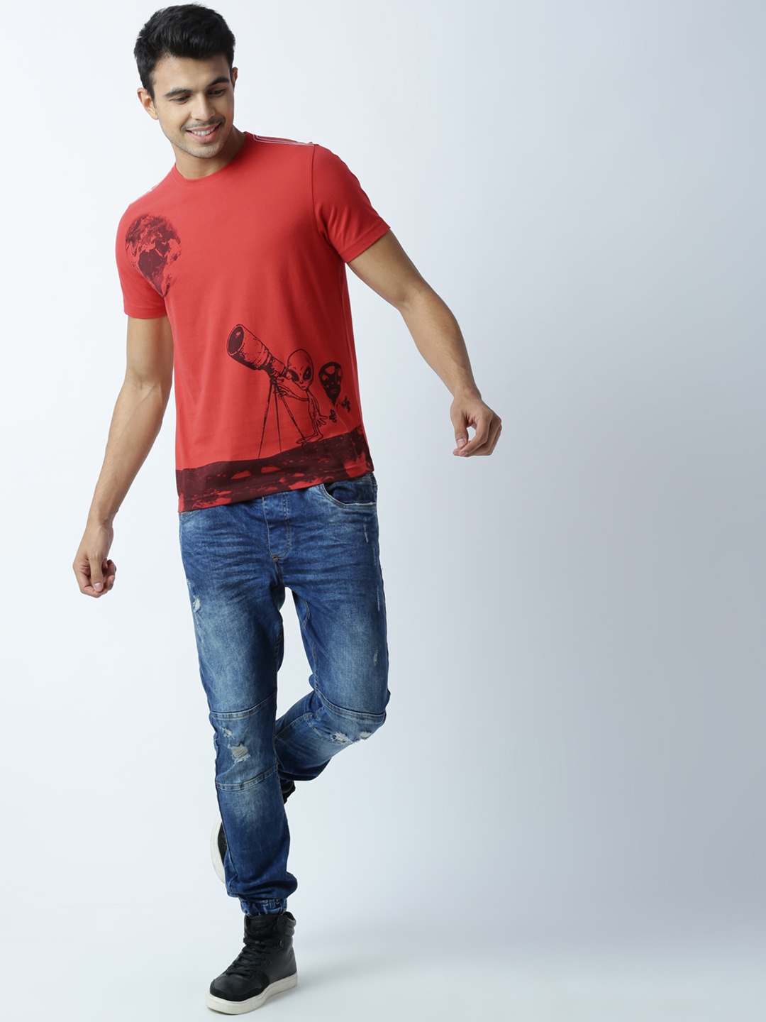 

Huetrap Men Red Printed Round Neck T-shirt