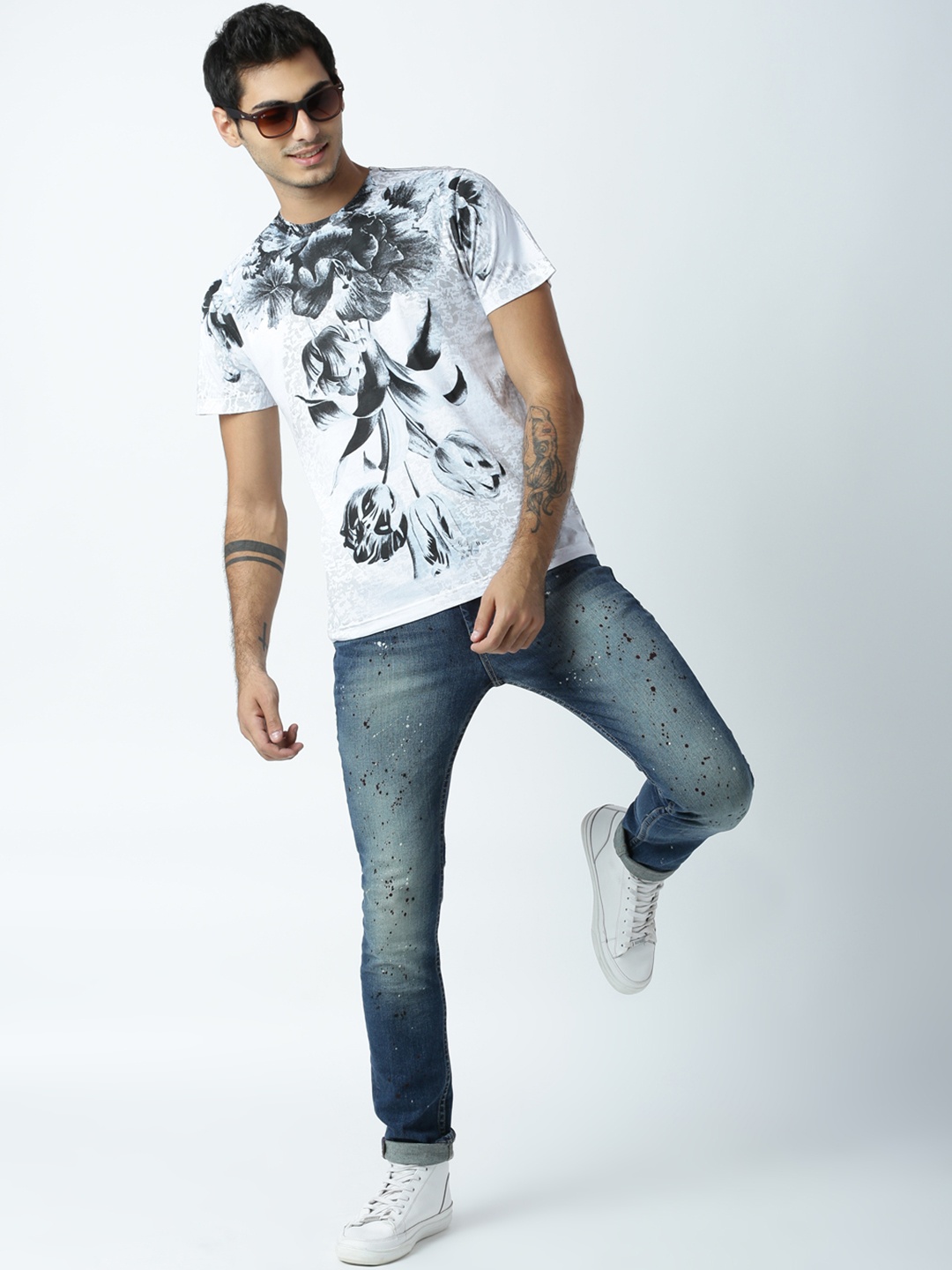 

Huetrap Men White Printed Round Neck T-shirt