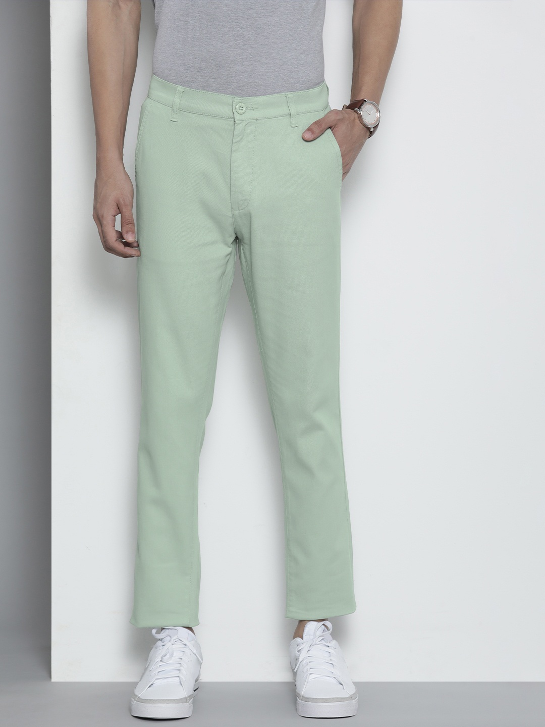 

The Indian Garage Co Men Green Solid Chinos Trousers