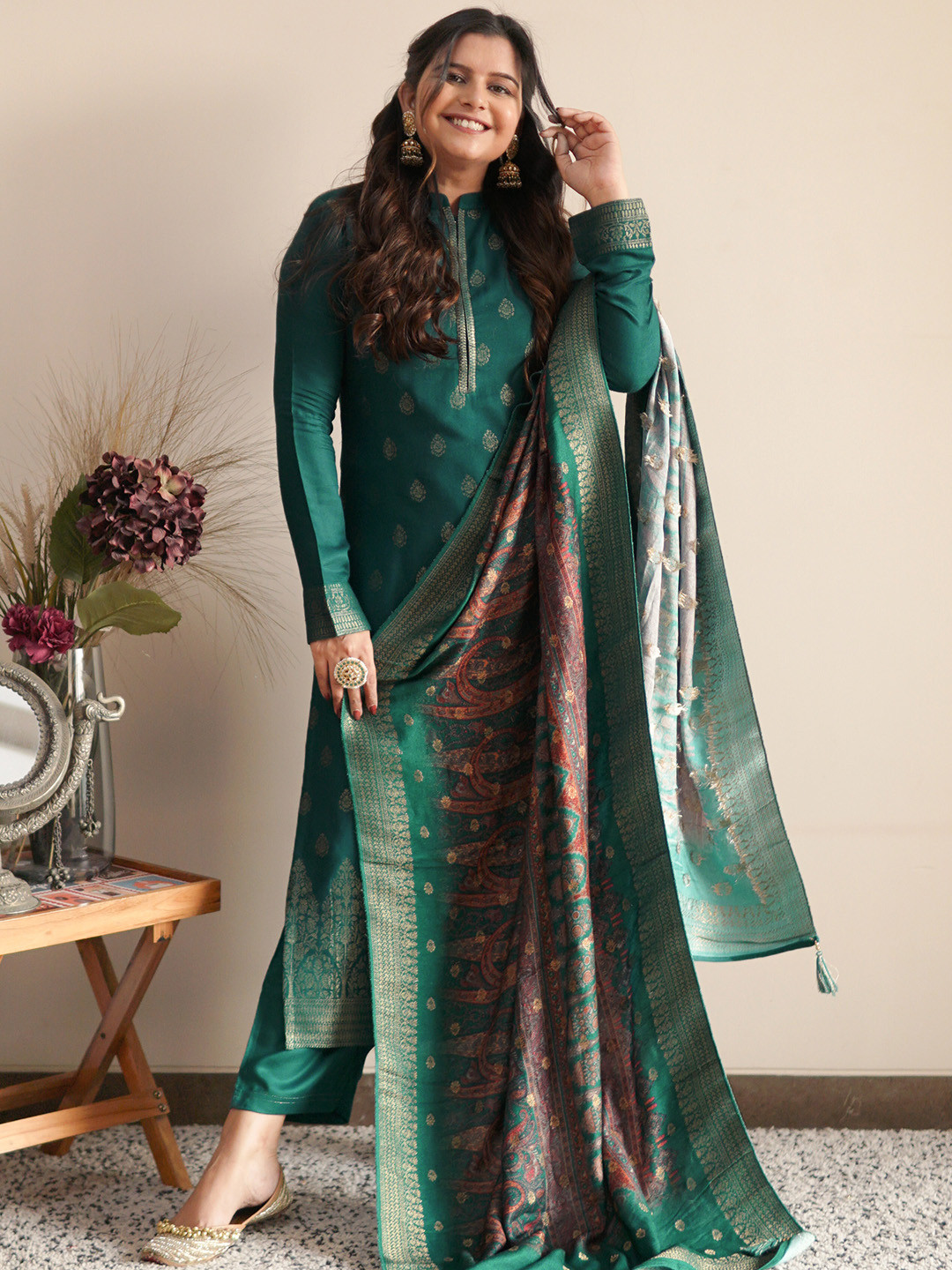 

Libas Women Green Printed Pashmina Wool Kurta with Trousers & With Dupatta