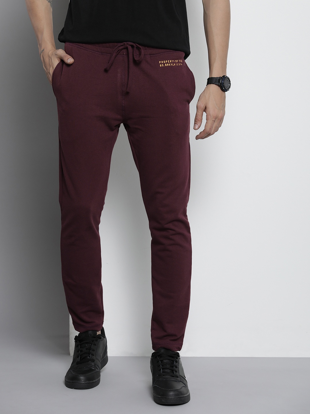 

The Indian Garage Co Men Maroon Solid Joggers