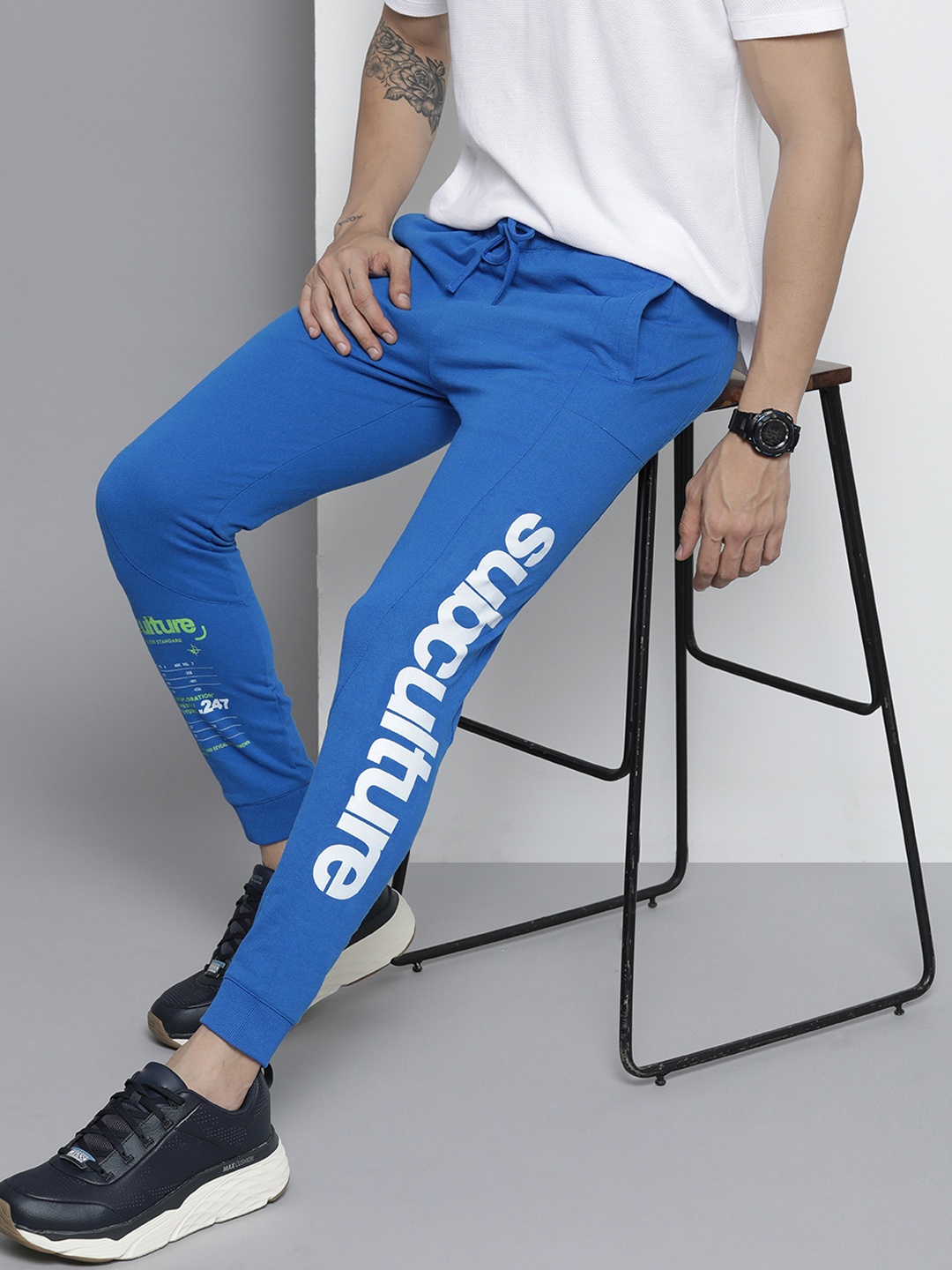 

The Indian Garage Co Men Blue Typography Printed Joggers