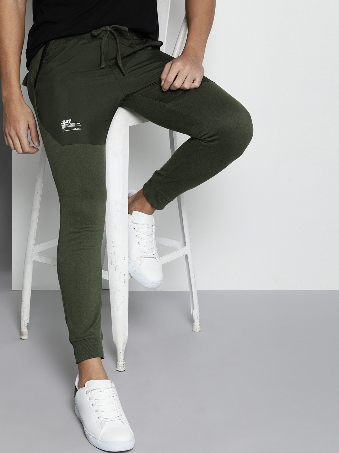 

The Indian Garage Co Men Olive Green Slim Fit Casual Joggers