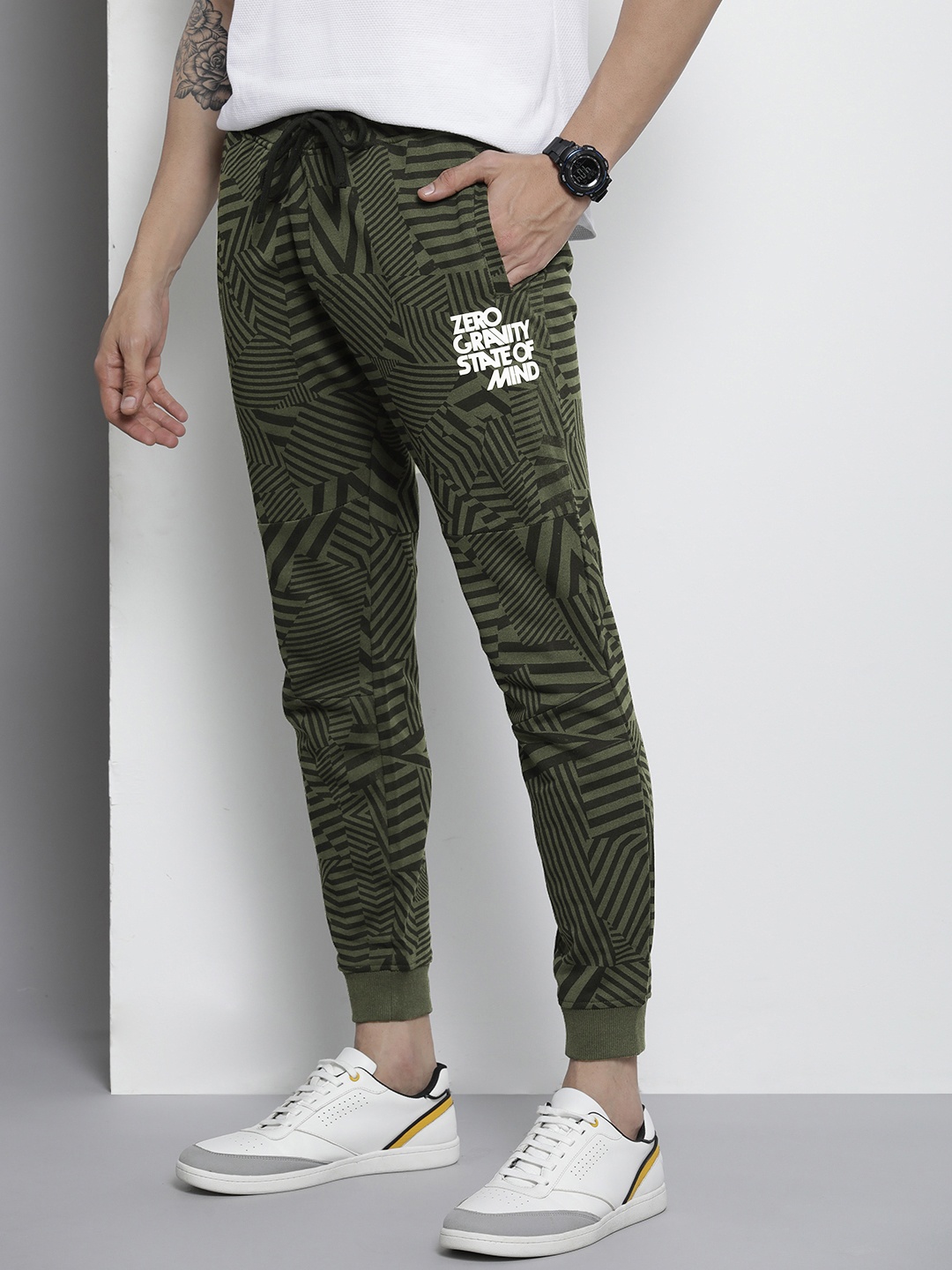 

The Indian Garage Co Men Green & Black Abstract Printed Joggers, Olive