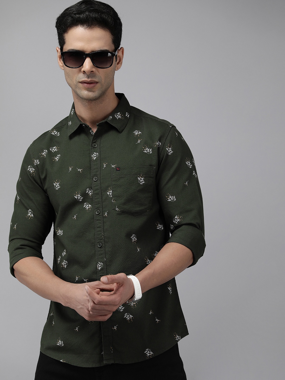 

SPYKAR Pure Cotton Slim Fit Floral Printed Casual Shirt, Olive