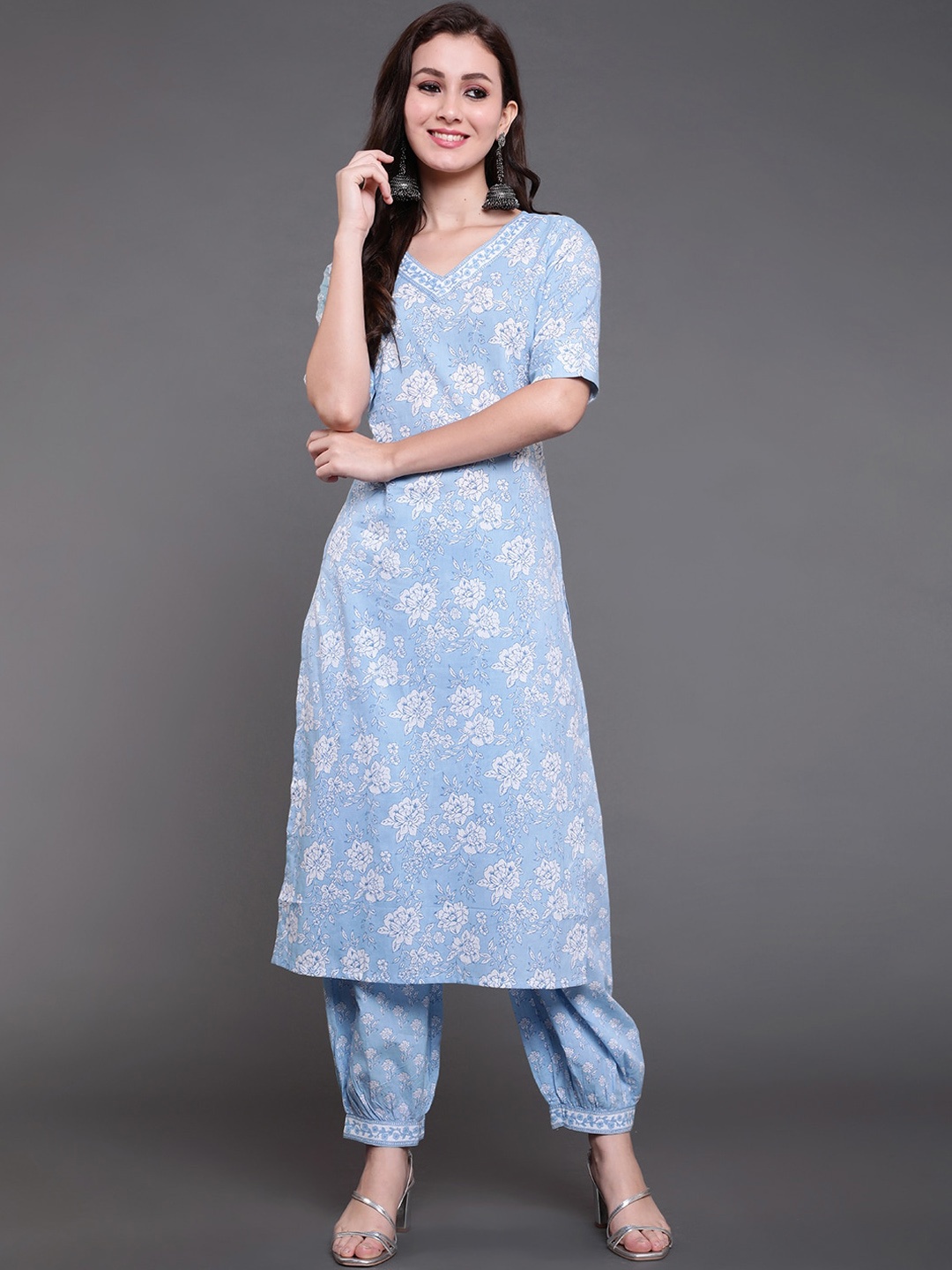 

antaran Women Blue Floral Printed Pure Cotton Kurta with Salwar