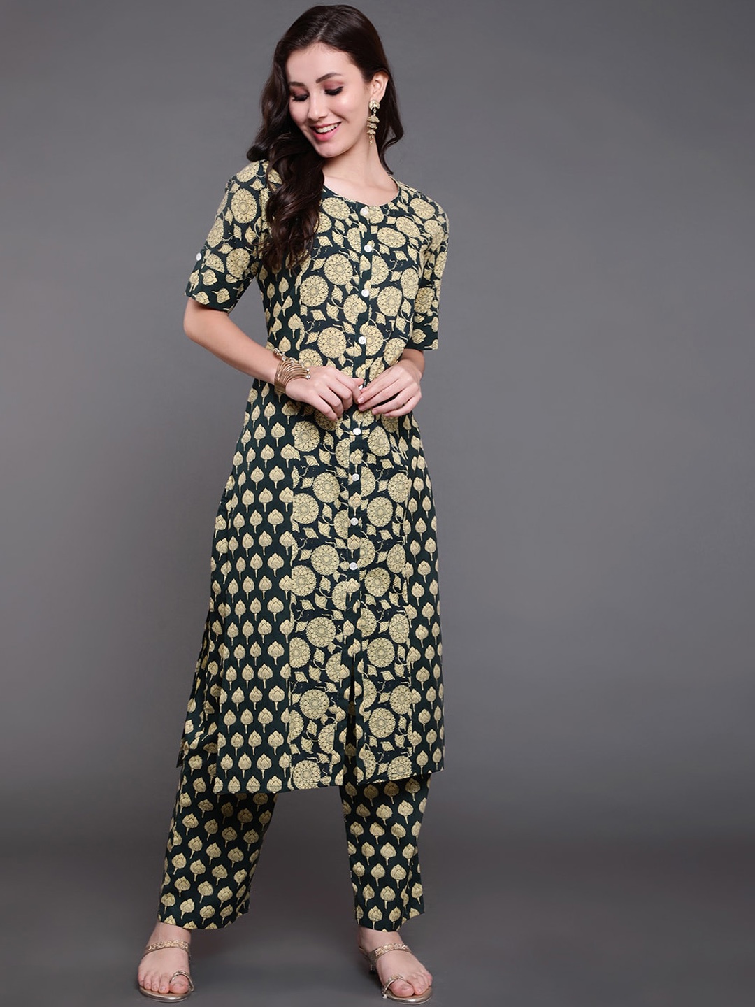 

antaran Women Green Floral Printed Empire Pure Cotton Kurta with Trousers