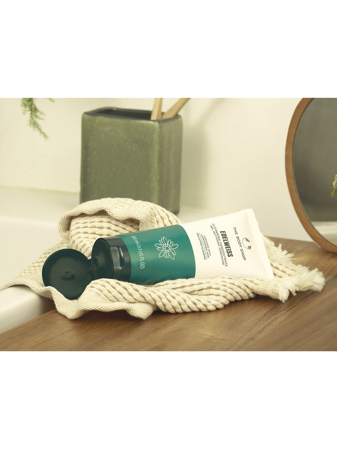 

THE BODY SHOP Edelweiss with Leontopodic Acid Cleansing Concentrate 100 ml, Green