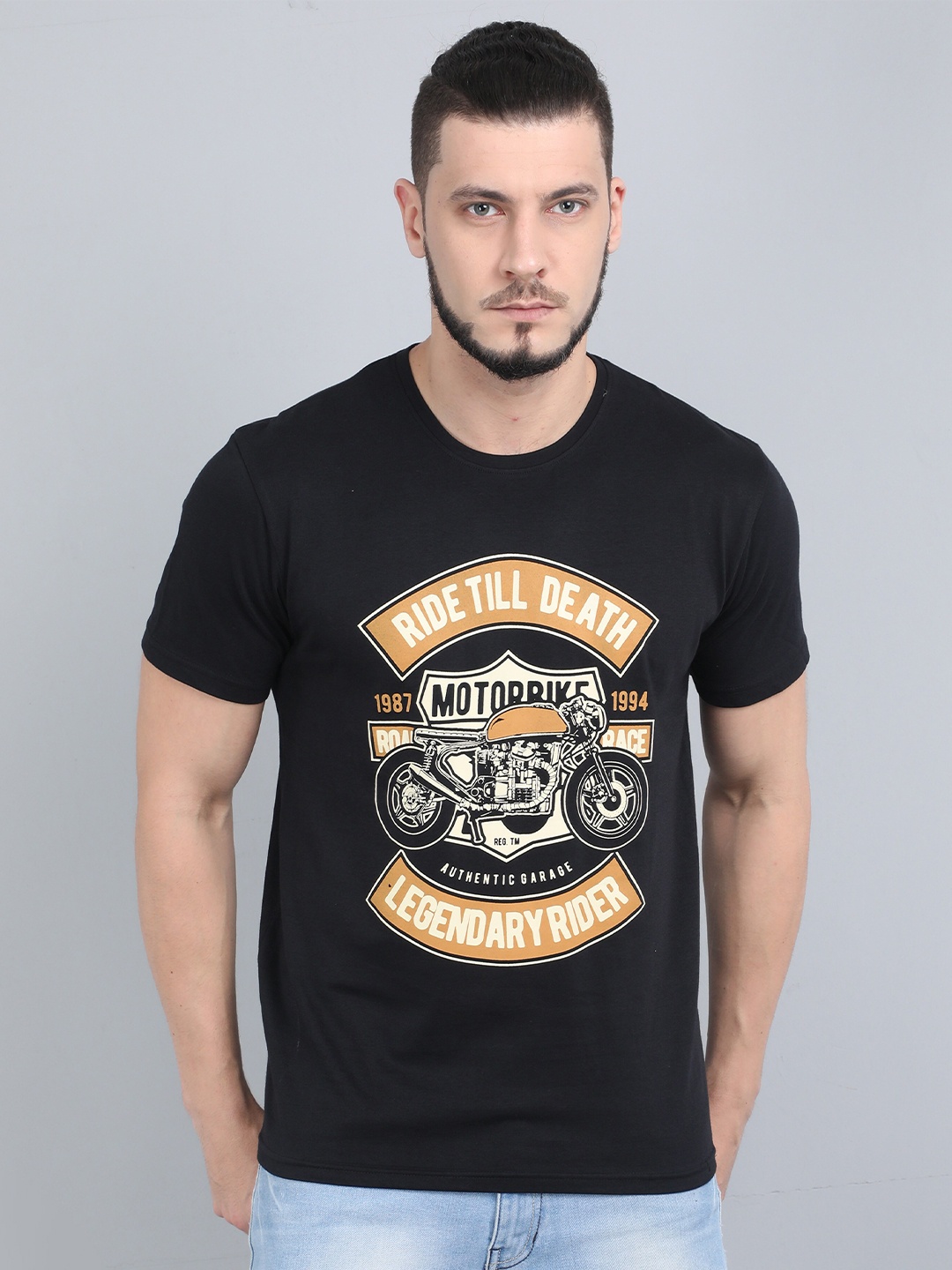 

COOFT Men Black Typography Printed Pure Cotton T-shirt