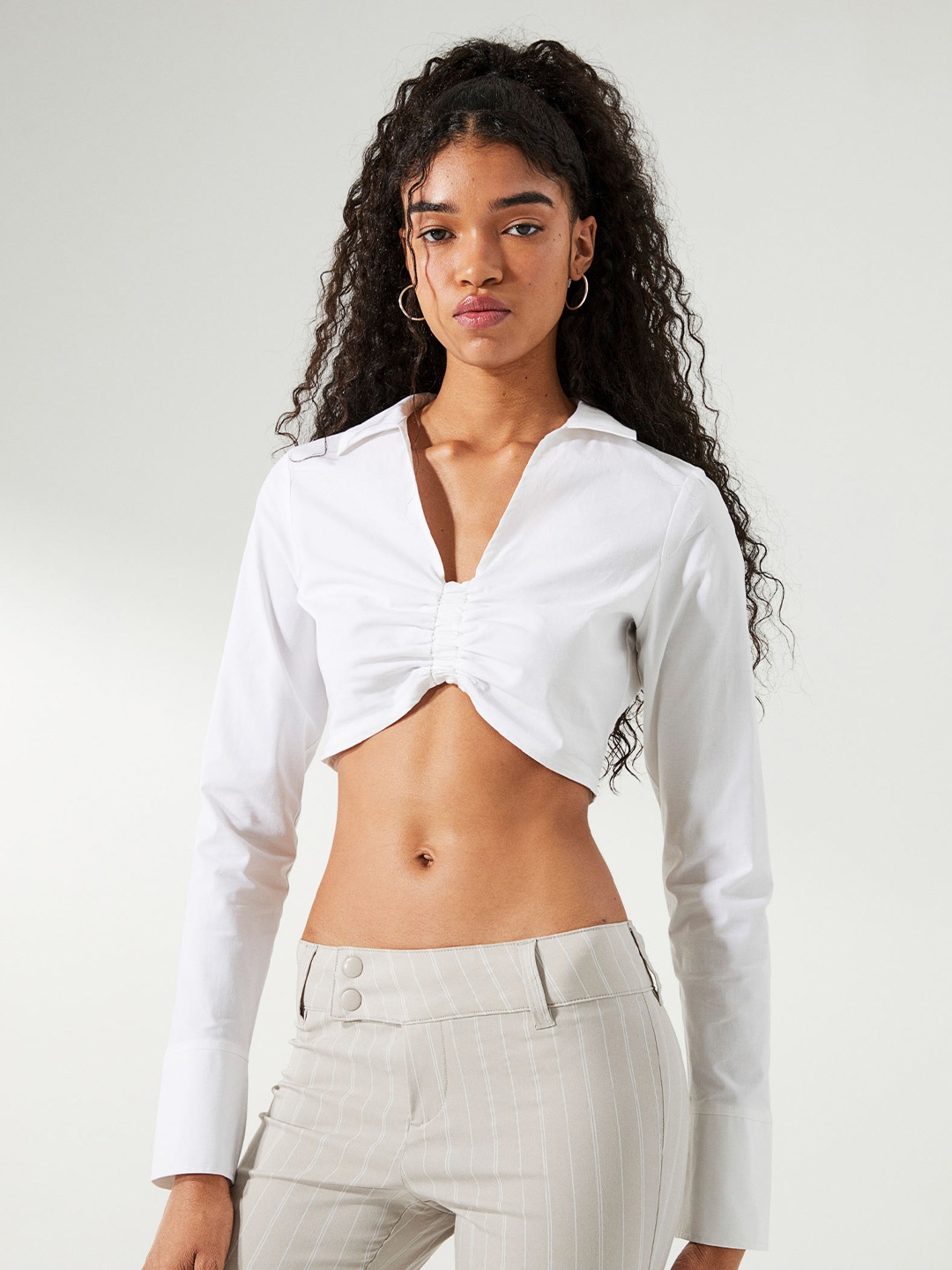 

H&M White Cropped Gathered Shirt