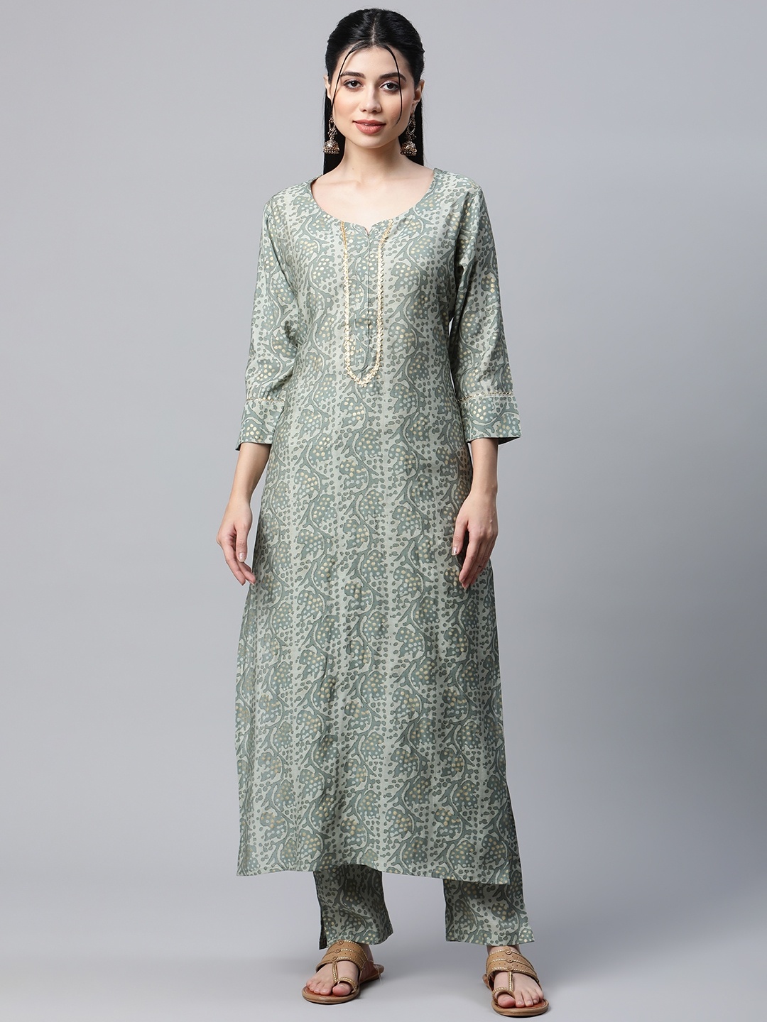 

mokshi Women Green Ethnic Motifs Printed Gotta Patti Pure Silk Kurta with Trousers