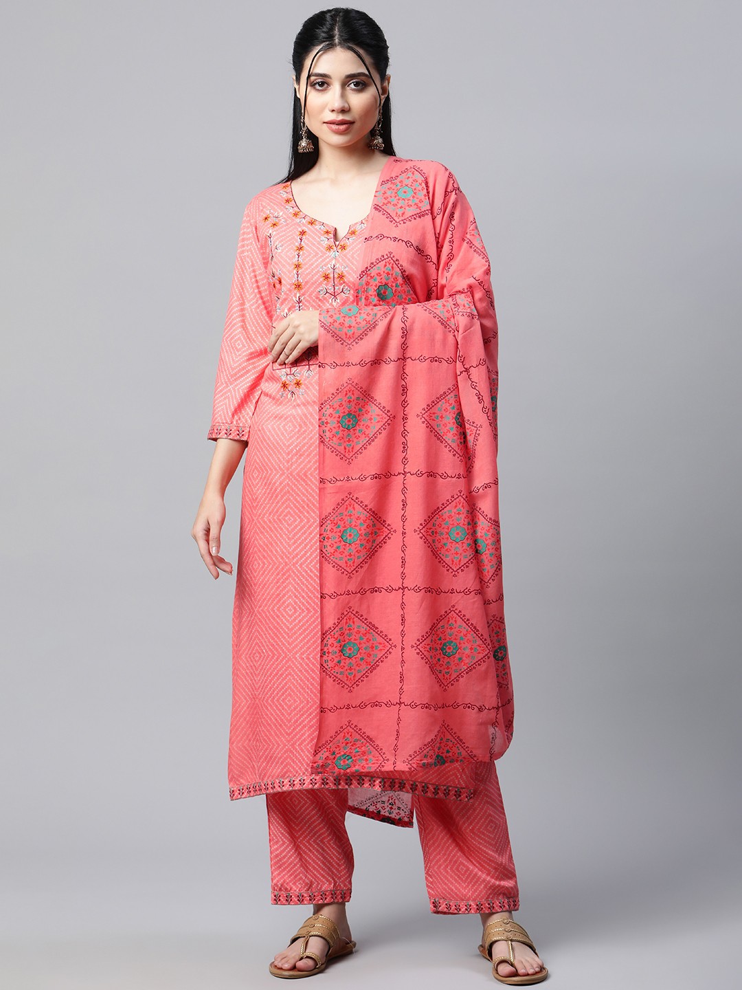

mokshi Women Pink & White Bandhani Printed Thread Work Kurta with Palazzos & With Dupatta