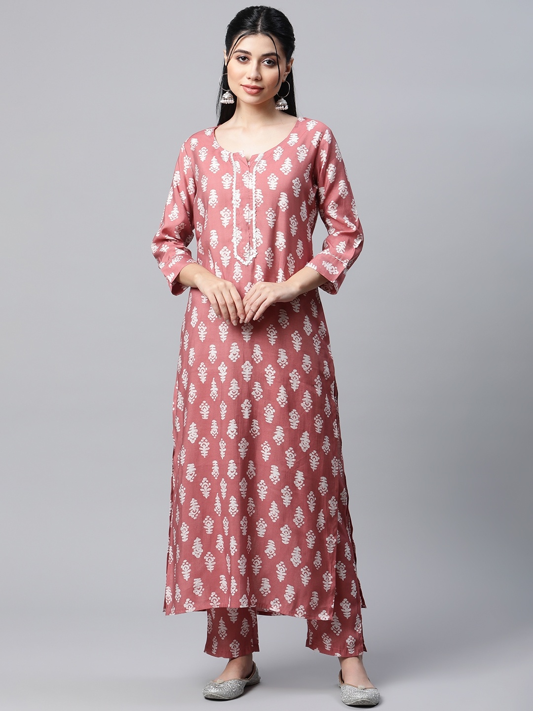 

mokshi Women Pink & White Ethnic Motifs Printed Pure Silk Kurta with Trousers