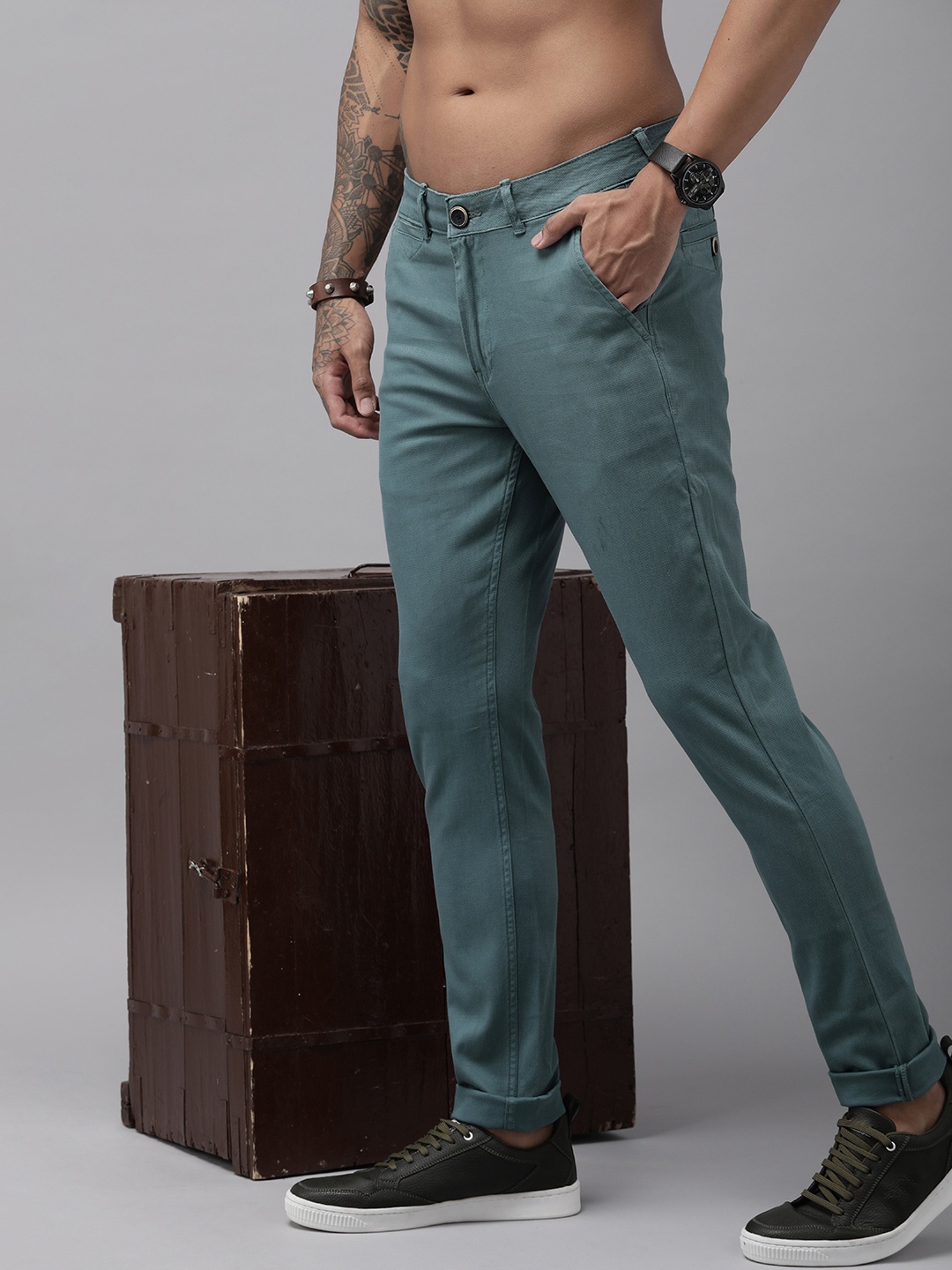 

Roadster Men Blue Solid Slim Fit Regular Trousers