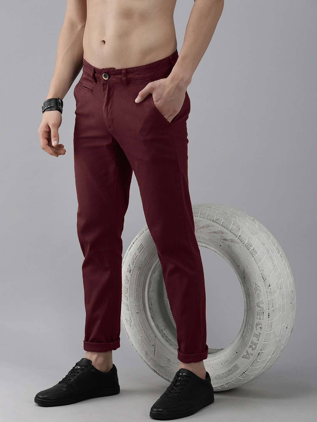 

Roadster Men Maroon Slim Fit Plain Regular Trousers