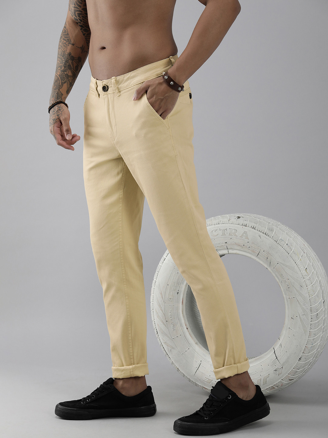 

Roadster Men Faded Yellow Slim Fit Plain Regular Trousers