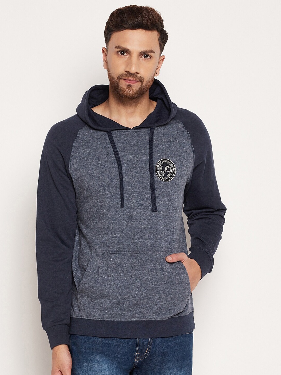 

Austin wood Men Grey Solid Cotton Hooded Sweatshirt