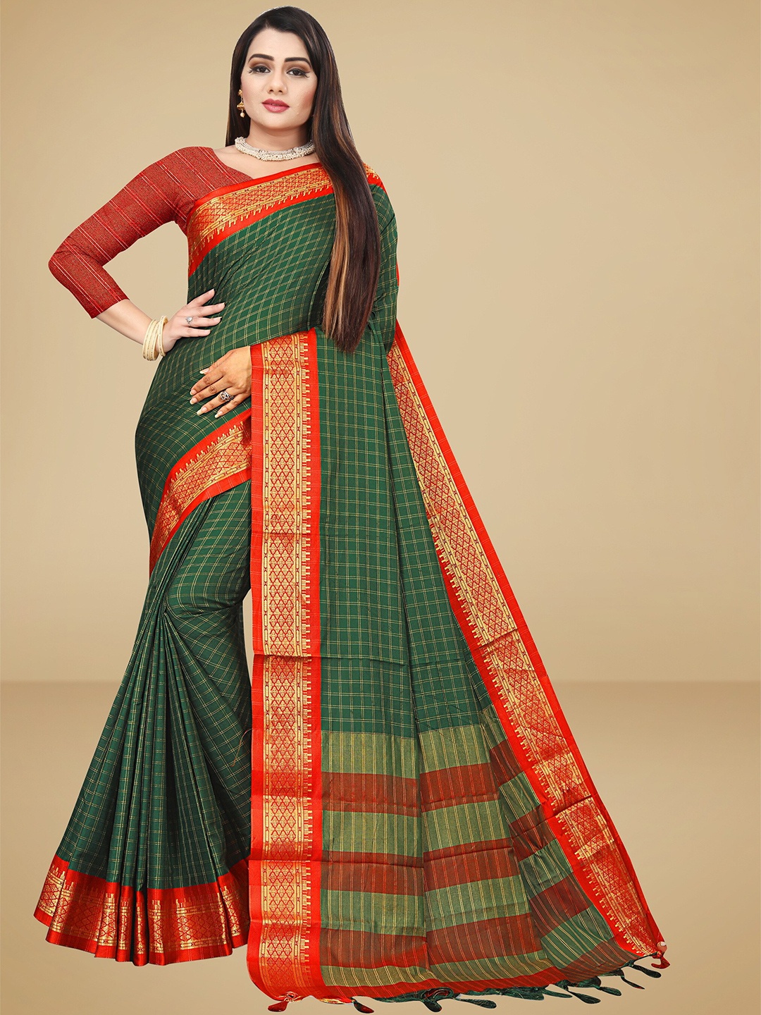 

VAIRAGEE Women Green & Red Checked Zari Silk Blend Saree